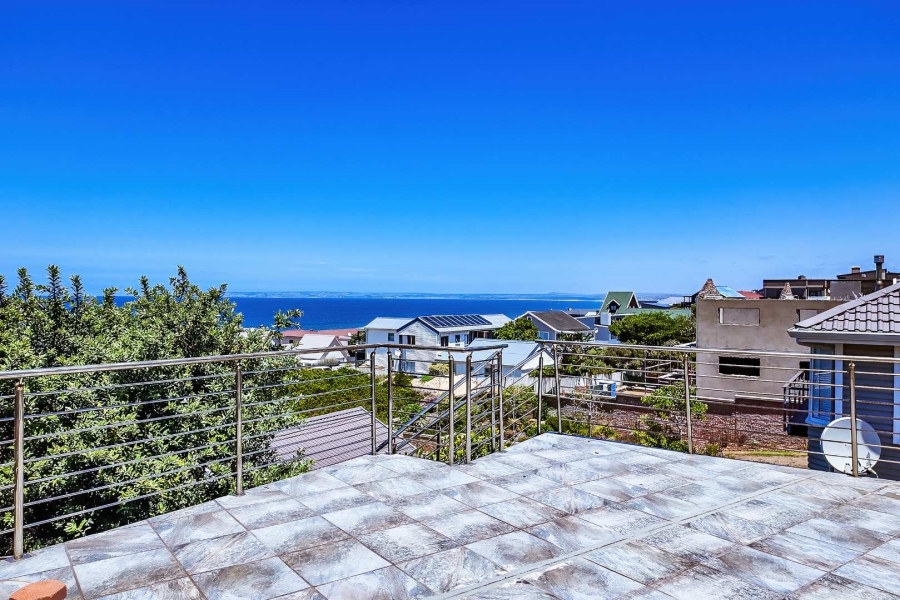 To Let 5 Bedroom Property for Rent in Hersham Western Cape